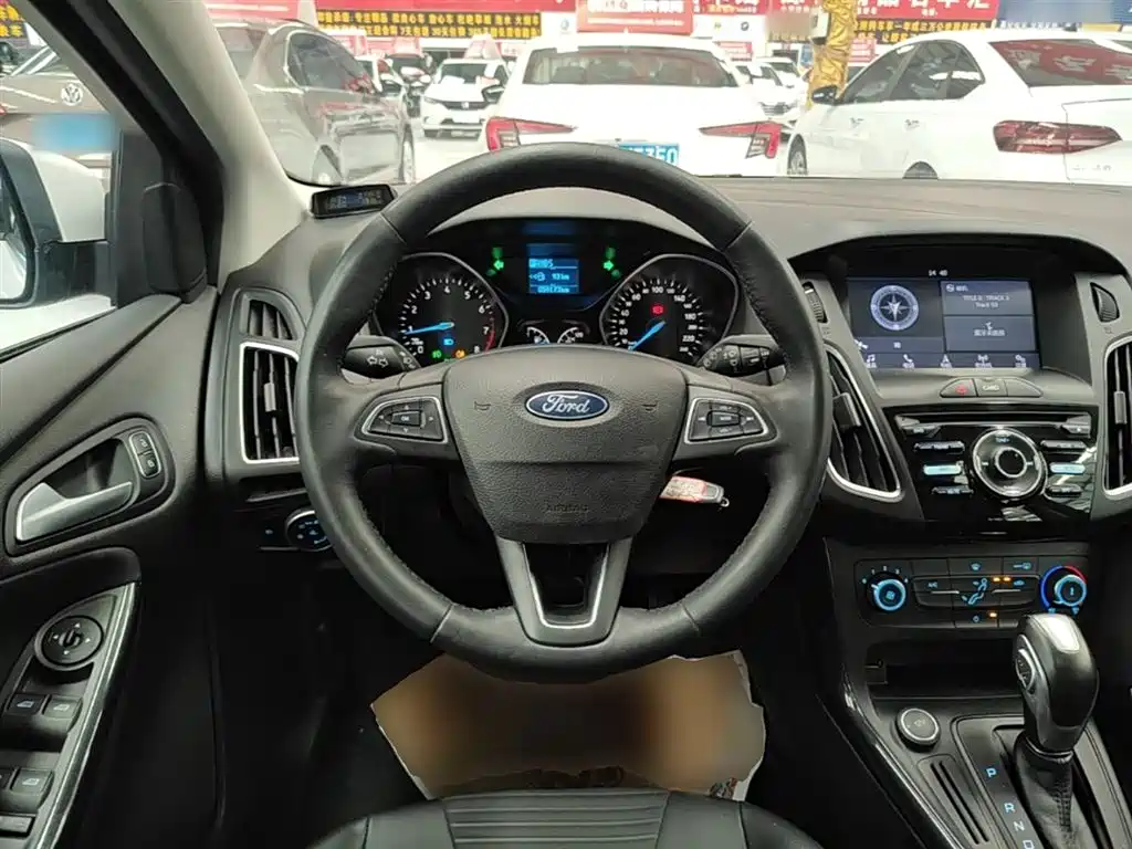 Ford Focus 2019 — фото 11