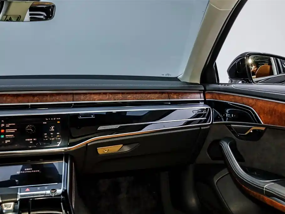 Audi A8 2022 — фото 23