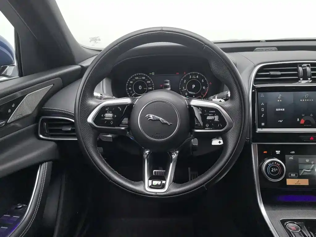 Jaguar XEL 2021 — фото 11