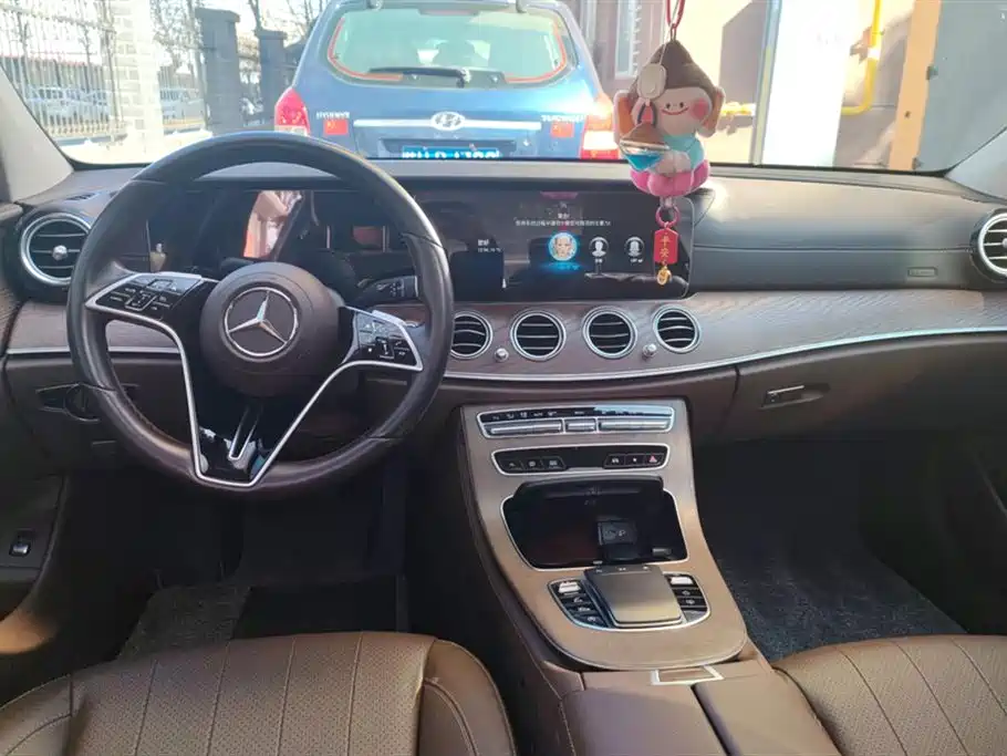 Mercedes-Benz E-Class 2022 — фото 12