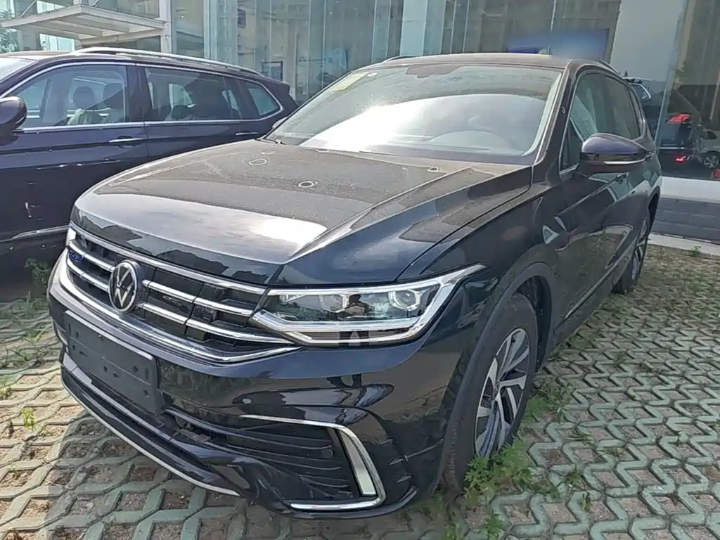 Volkswagen Tiguan L Plug-In Hybrid 2023 — фото 2