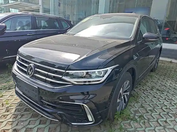 Volkswagen Tiguan L Plug-In Hybrid 2023