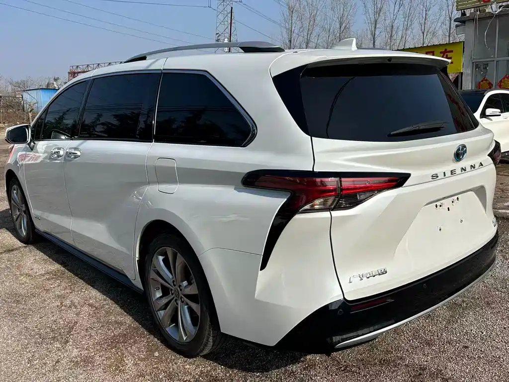 Toyota Sienna 2023 — фото 3