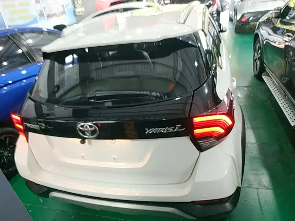Toyota Yaris L 2021