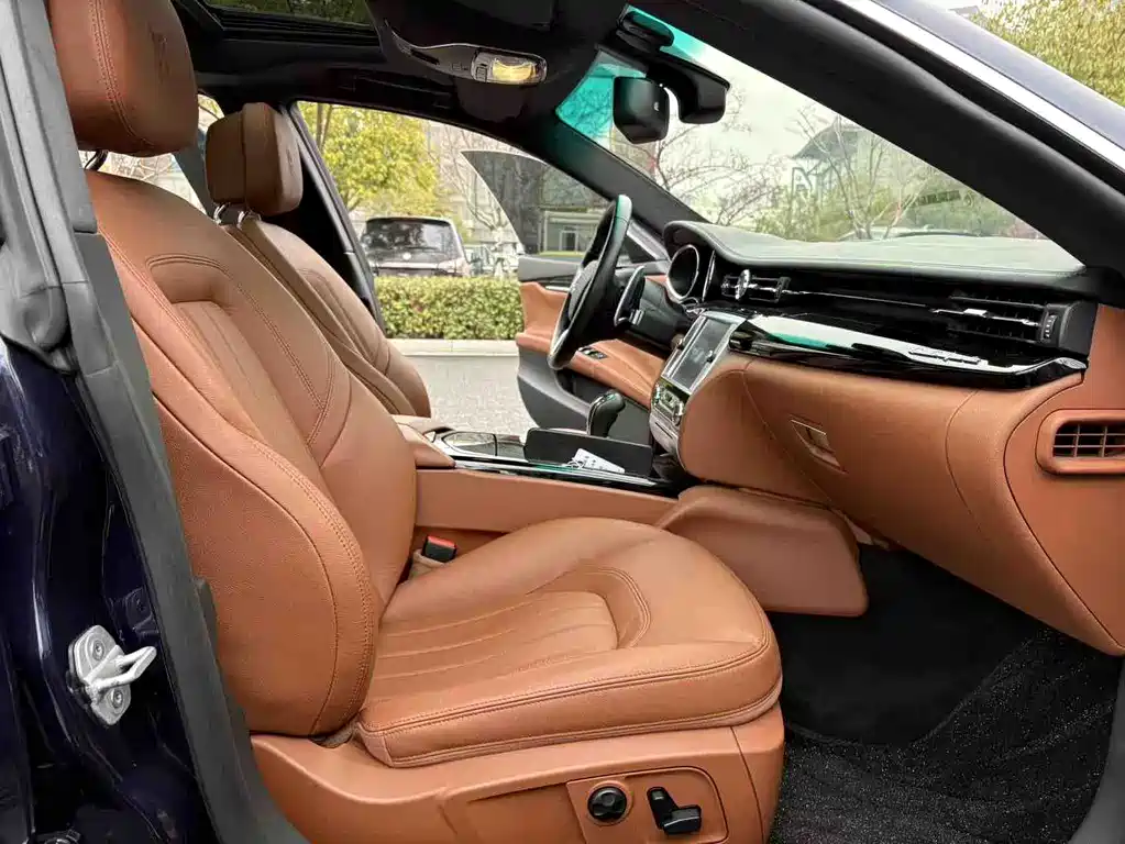 Maserati Quattroporte 2015 — фото 8