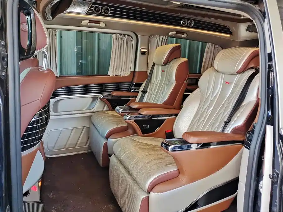 Mercedes-Benz V-Class 2023 — фото 11