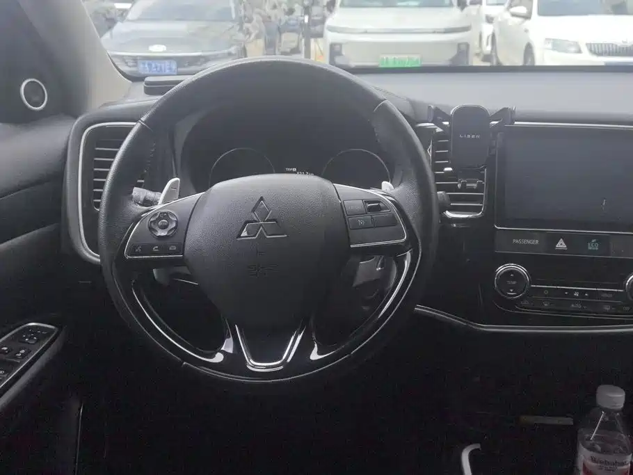 Mitsubishi Outlander 2019 — фото 15
