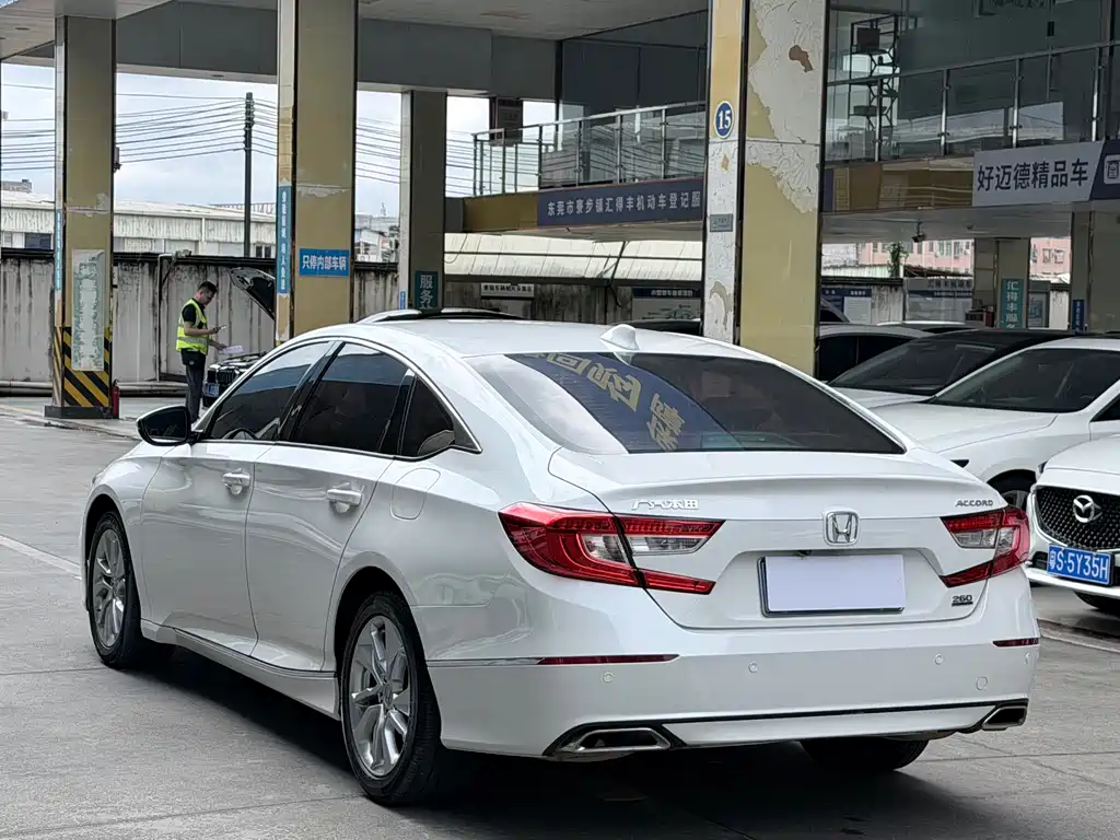 Honda Accord 2018 — фото 13