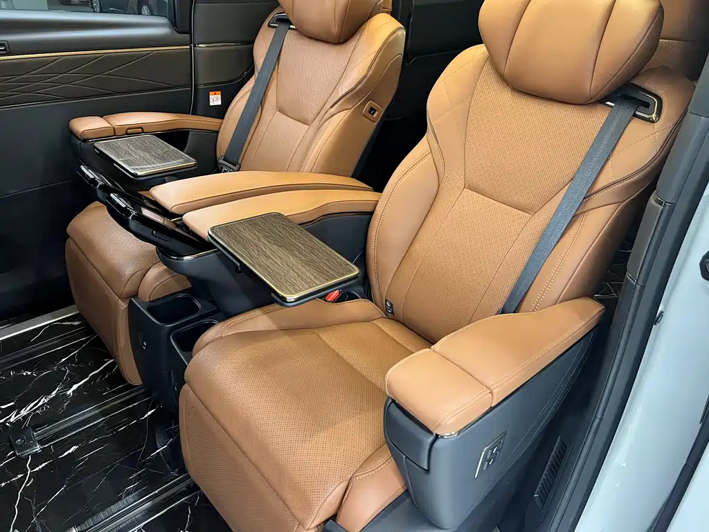 Toyota Alphard 2024 — фото 11
