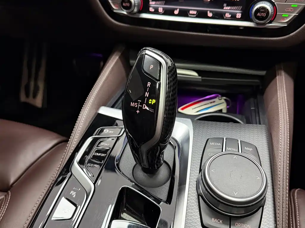 BMW 5 Series 2021 — фото 14