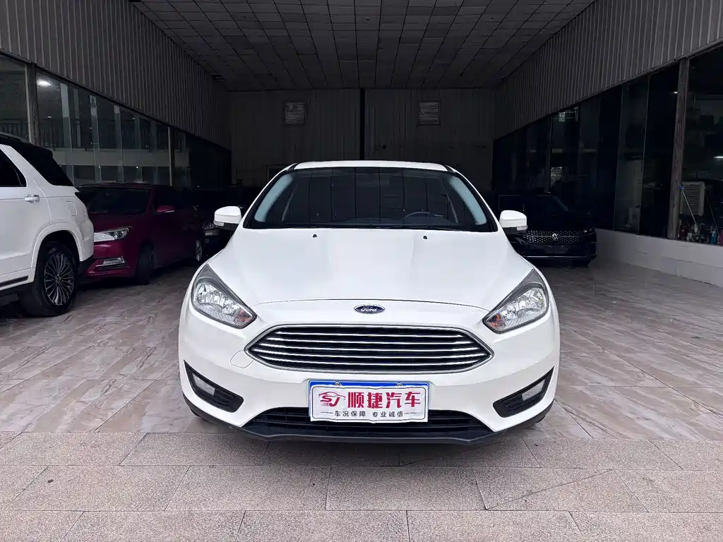 Ford Focus 2018 — фото 2