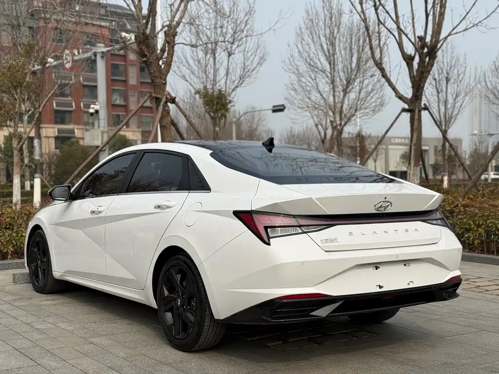 Hyundai Elantra 2021 — фото 16