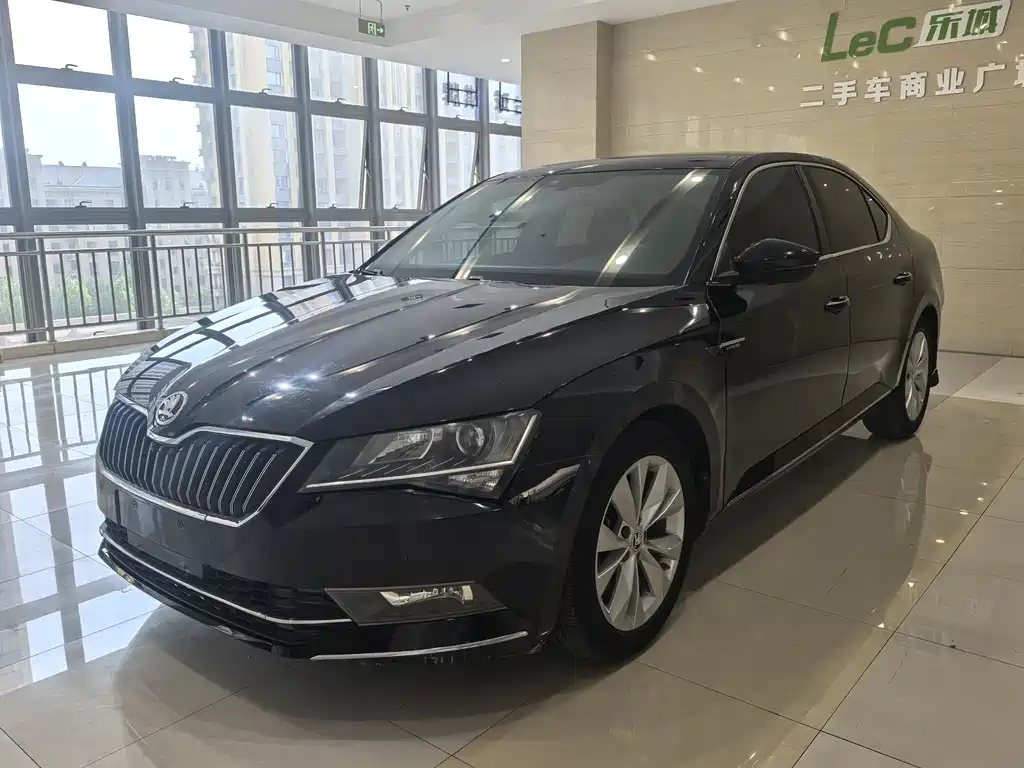 Skoda Superb 2018 — фото 2