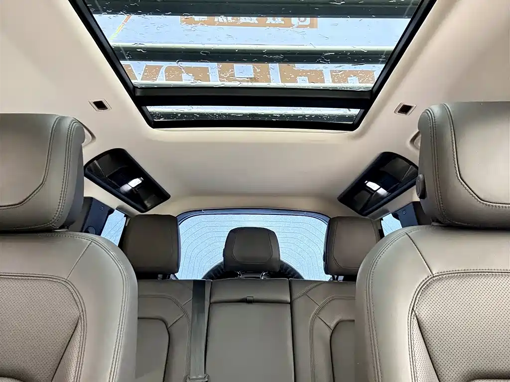 Land Rover Defender 2023 — фото 14