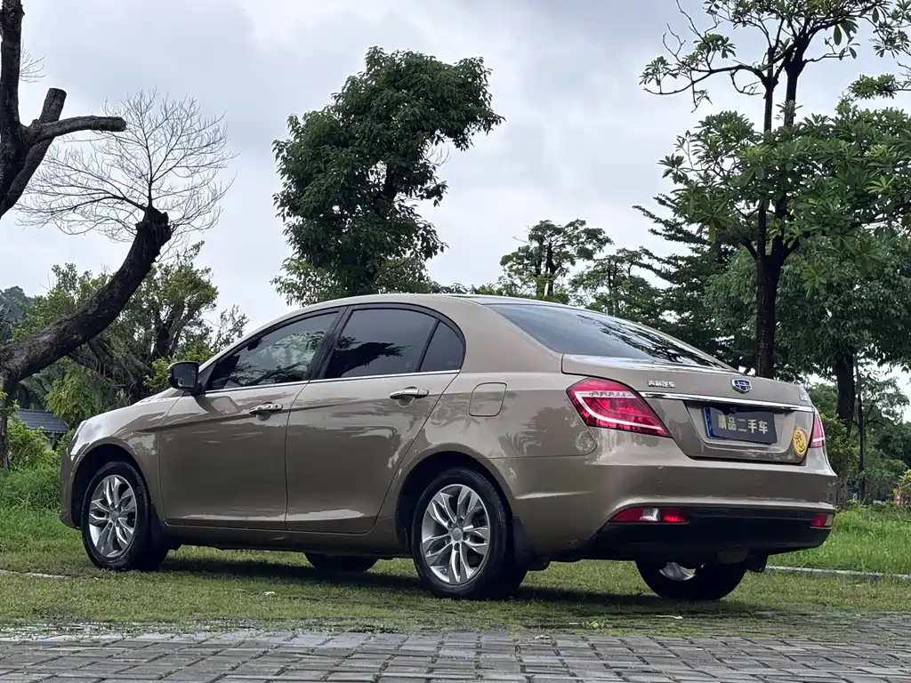 Geely Emgrand 2016 — фото 10