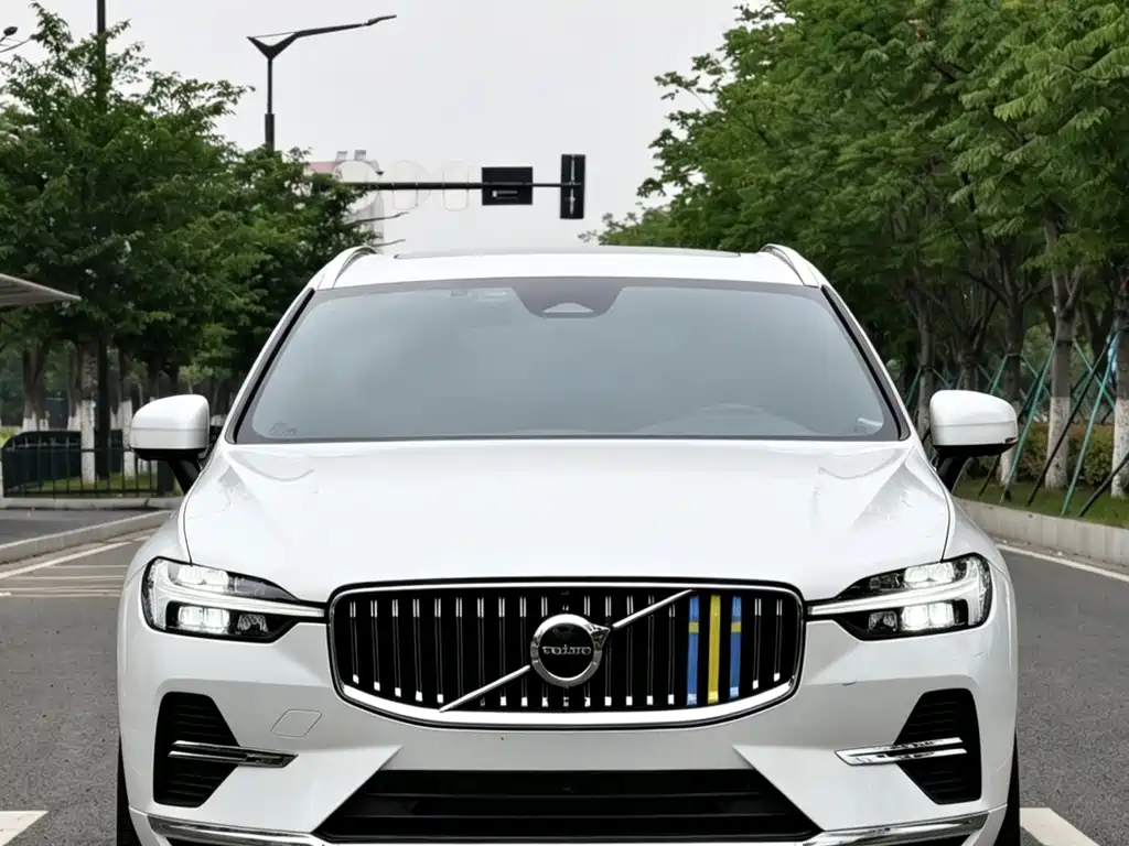 Volvo XC60 2022 — фото 2