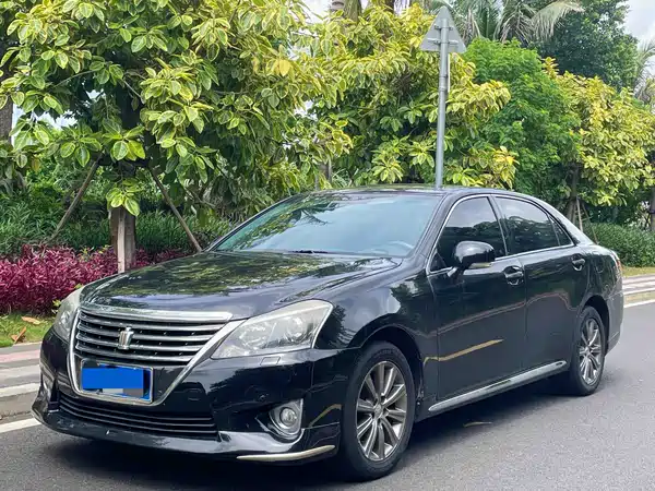 Toyota Crown 2015