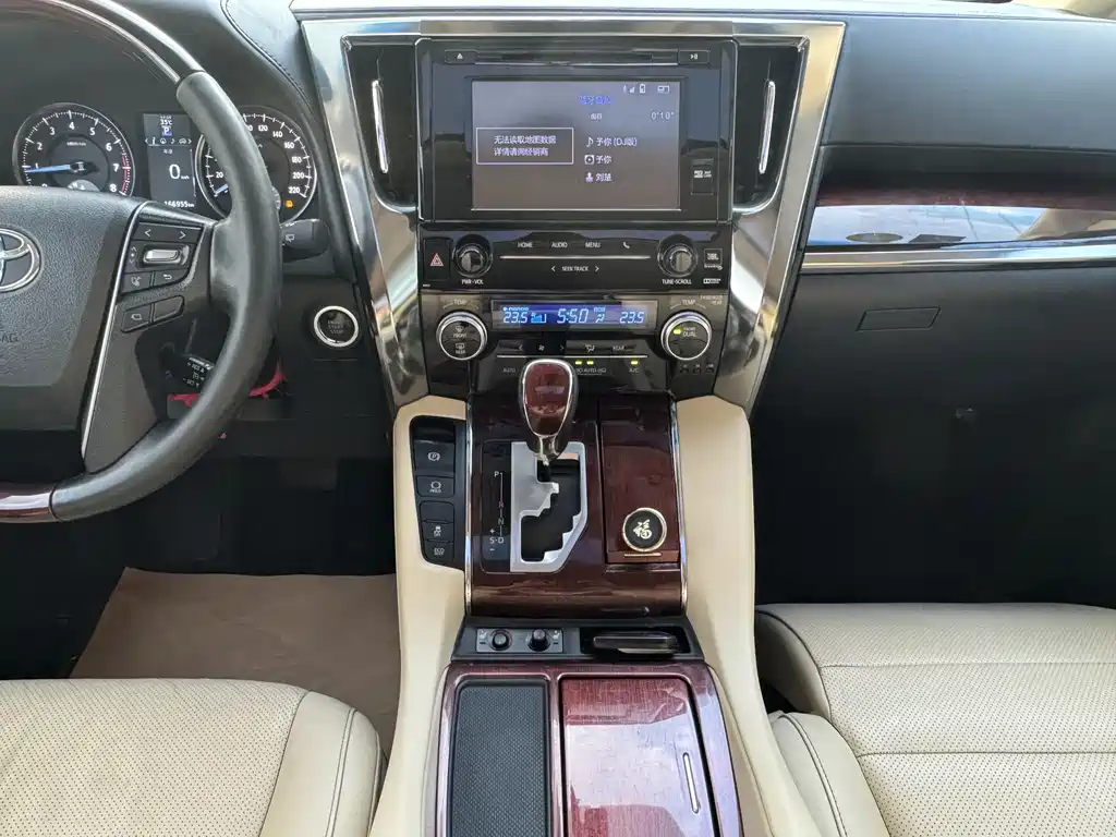 Toyota Alphard 2017 — фото 12