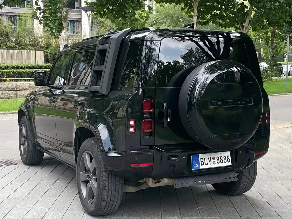 Land Rover Defender 2024 — фото 10