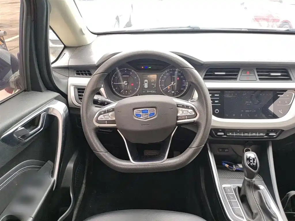 Geely Vision X3 2020 — фото 11