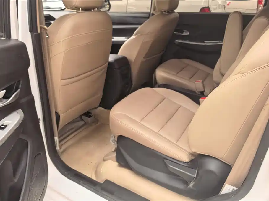 Wuling Hongguang S3 2019 — фото 11