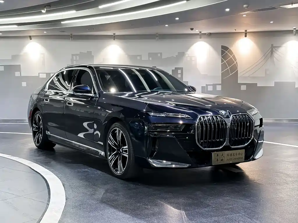 BMW i7 2023 — фото 3