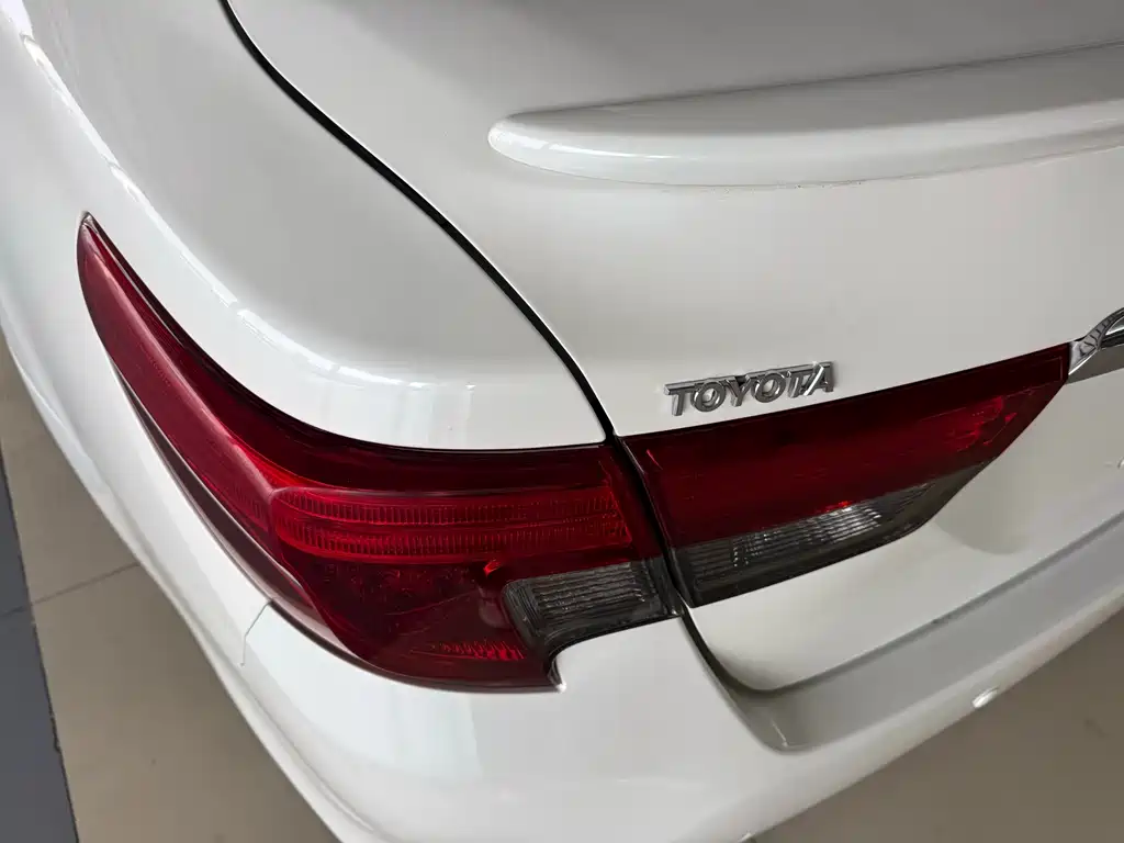 Toyota Reiz 2015 — фото 18