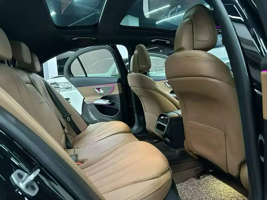 Mercedes-Benz E-Class 2025 — фото 12