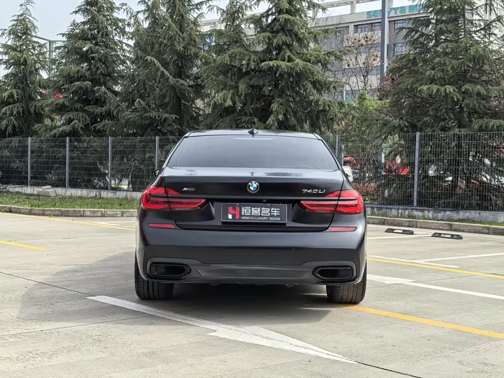 BMW 7 Series 2018 — фото 29