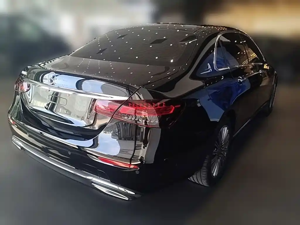Mercedes-Benz E-Class 2023 — фото 12