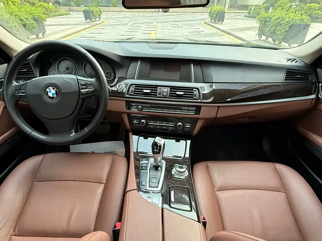 BMW 5 Series 2016 — фото 9