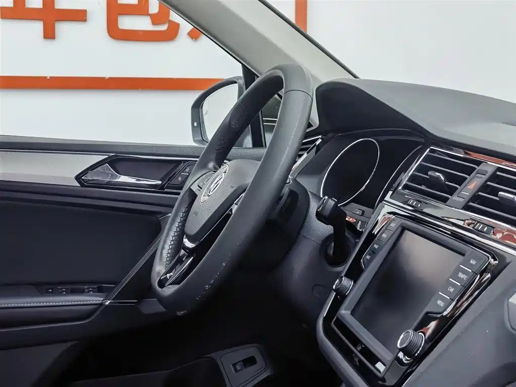 Volkswagen Tiguan L 2017 — фото 22