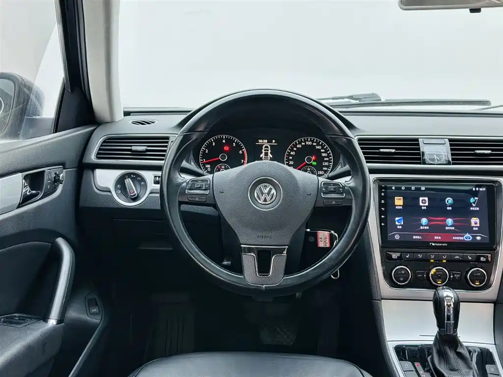 Volkswagen Passat 2015 — фото 17
