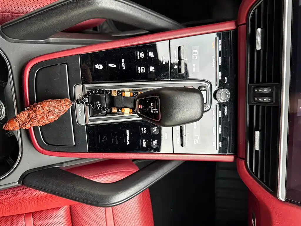 Porsche Cayenne 2019 — фото 16
