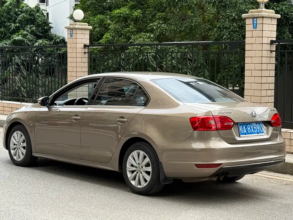 Volkswagen Sagitar 2014