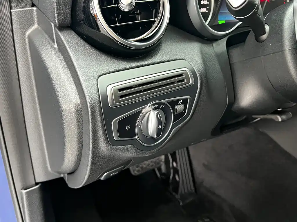 Mercedes-Benz C-Class 2019 — фото 18