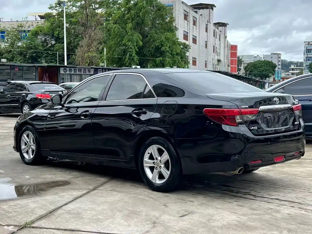 Toyota Reiz 2015 — фото 11