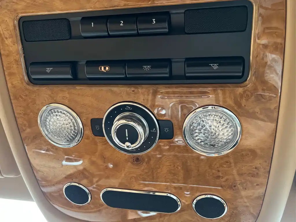 Bentley Flying Spur 2018 — фото 23