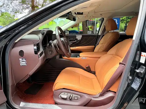 Lexus LS 2020