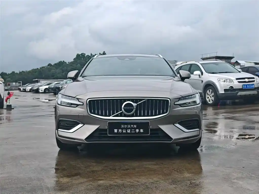 Volvo V60 2021 — фото 2