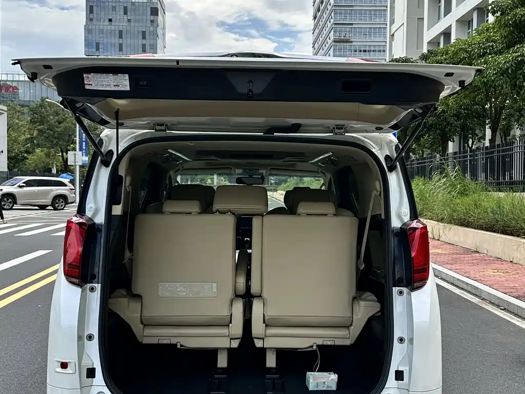 Toyota Alphard 2018 — фото 8