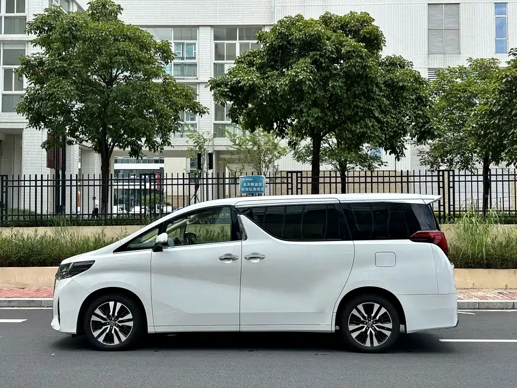Toyota Alphard 2018 — фото 17