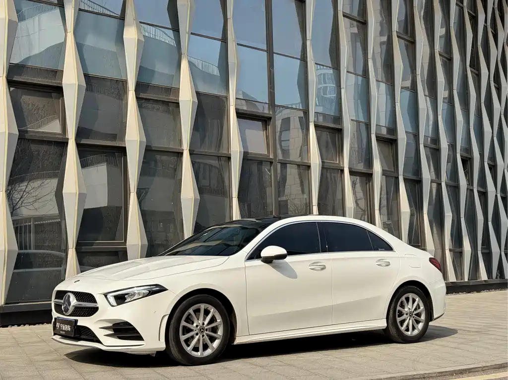 Mercedes-Benz A-Class 2019 — фото 1