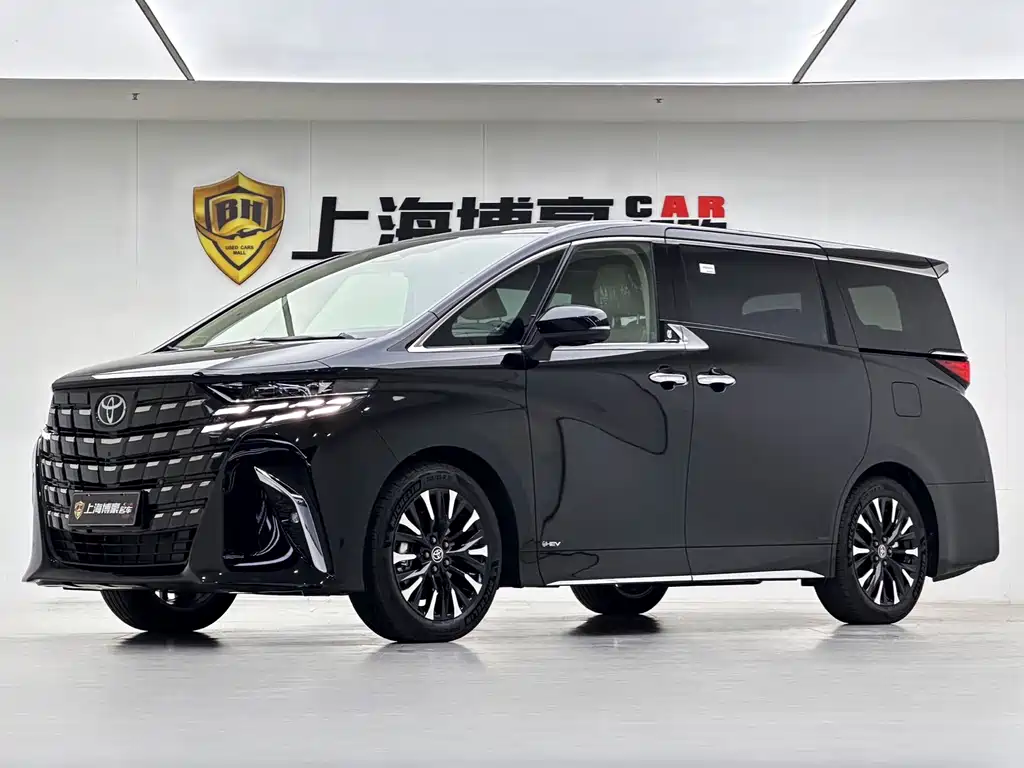 Toyota Alphard — фото 1