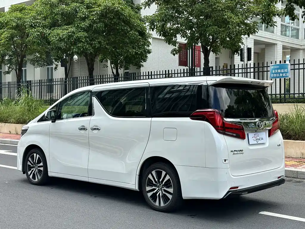 Toyota Alphard 2018 — фото 19