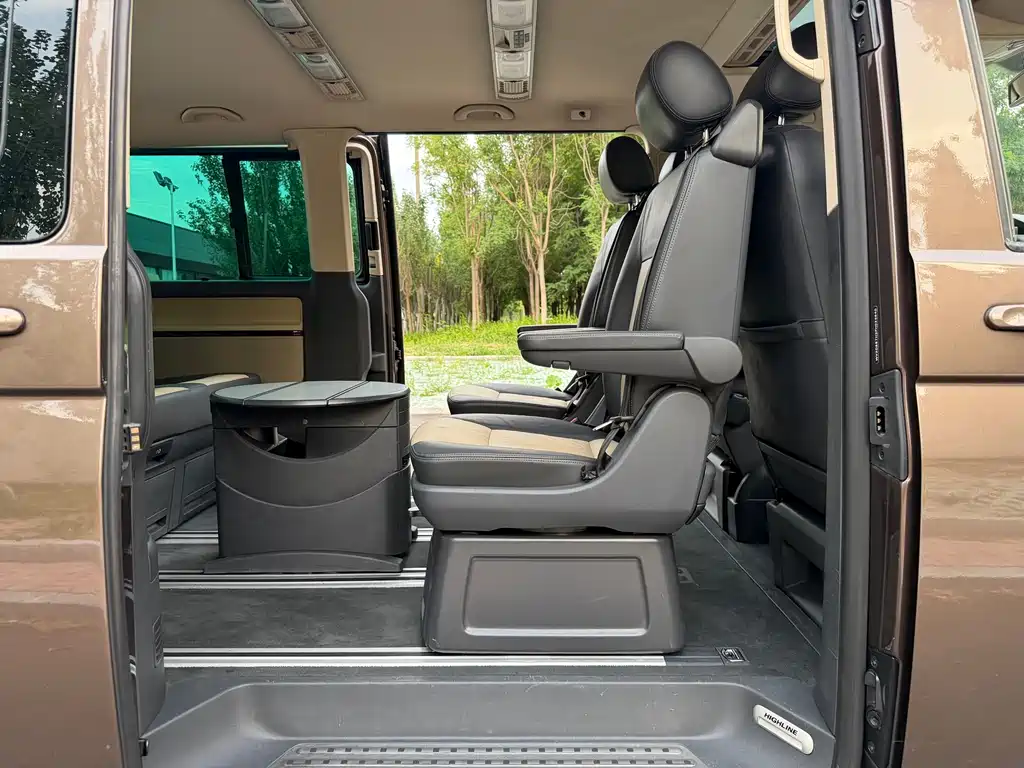 Volkswagen Multivan 2015 — фото 15