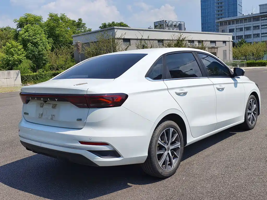 Geely Emgrand 2021 — фото 12