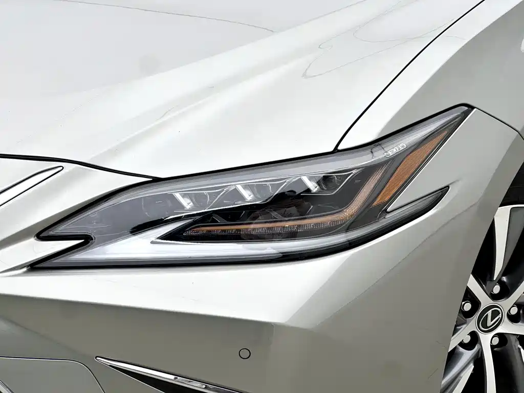 Lexus ES 2021 — фото 15