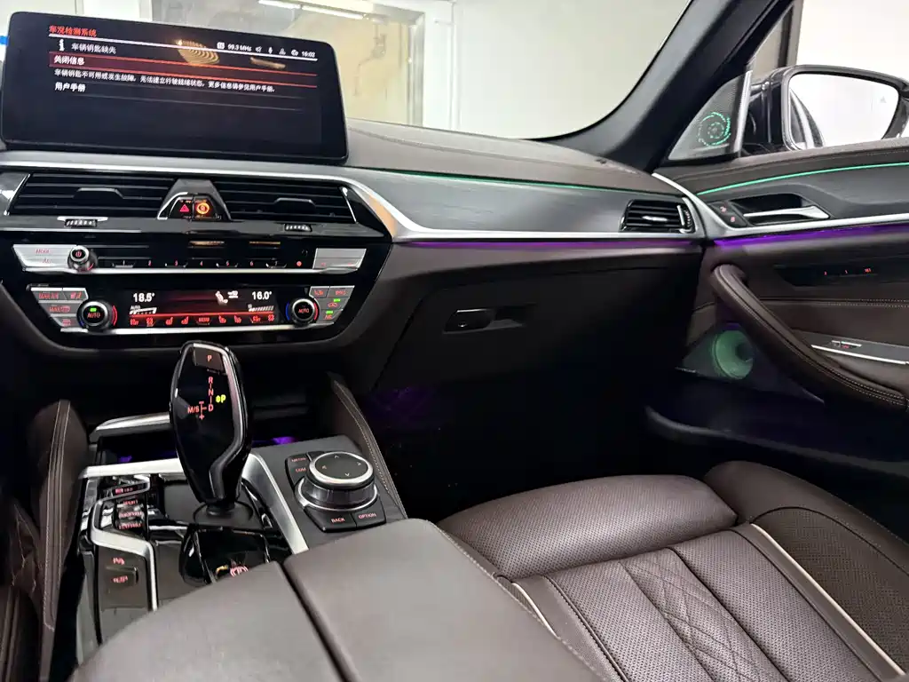BMW 5 Series 2022 — фото 20