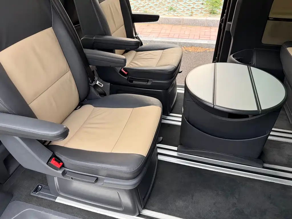 Volkswagen Multivan 2015 — фото 8